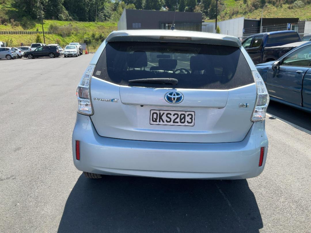 Photo '6' of Toyota Prius Alpha Photo '6' of Toyota Prius Alpha