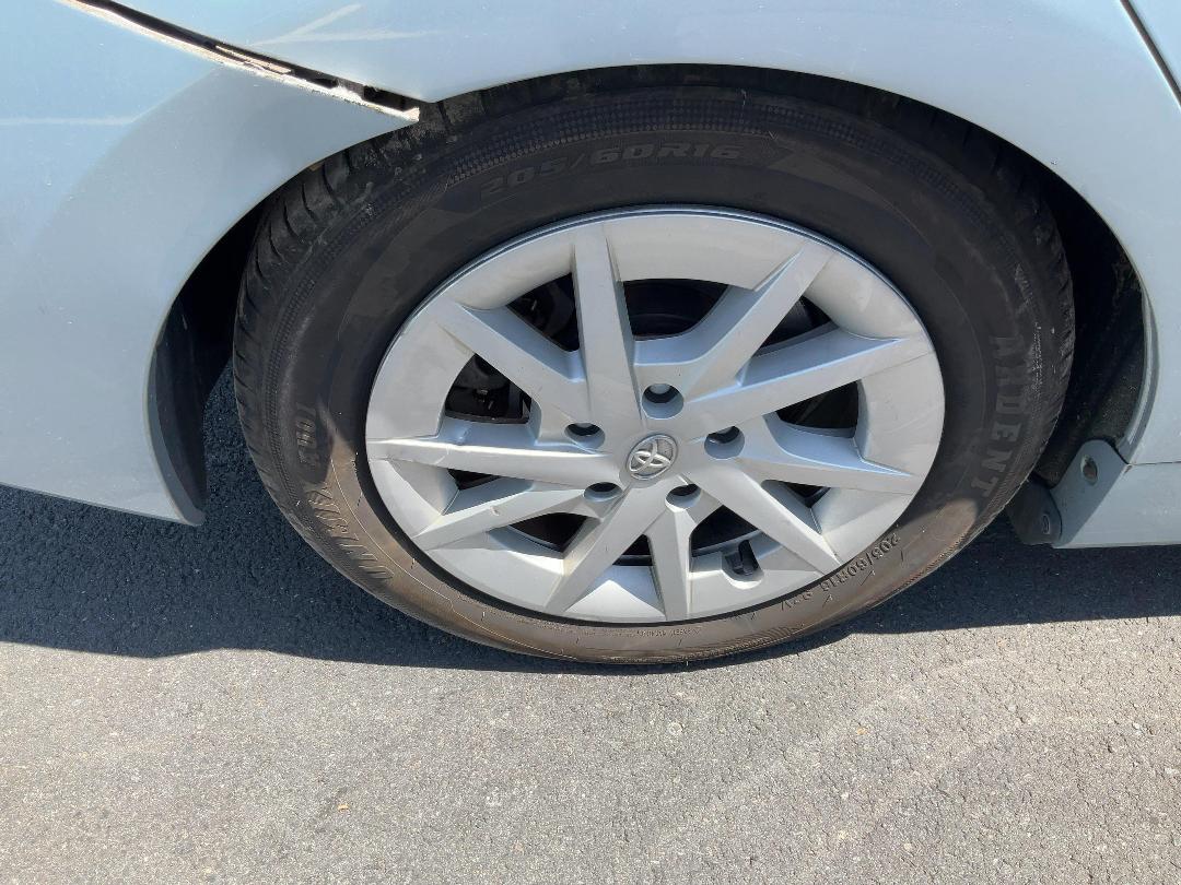 Photo '8' of Toyota Prius Alpha Photo '8' of Toyota Prius Alpha