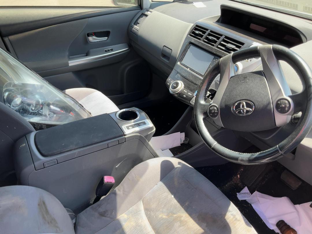 Photo '15' of Toyota Prius Alpha Photo '15' of Toyota Prius Alpha