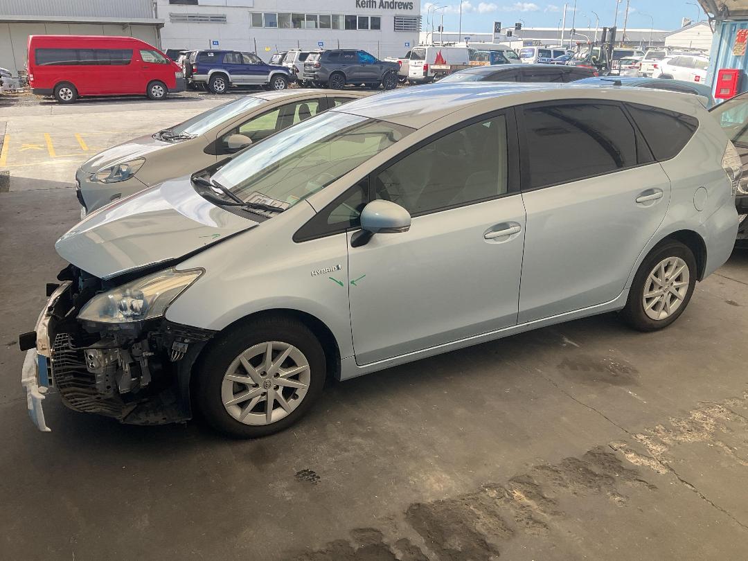 Photo '5' of Toyota Prius Alpha Hybrid Photo '5' of Toyota Prius Alpha Hybrid