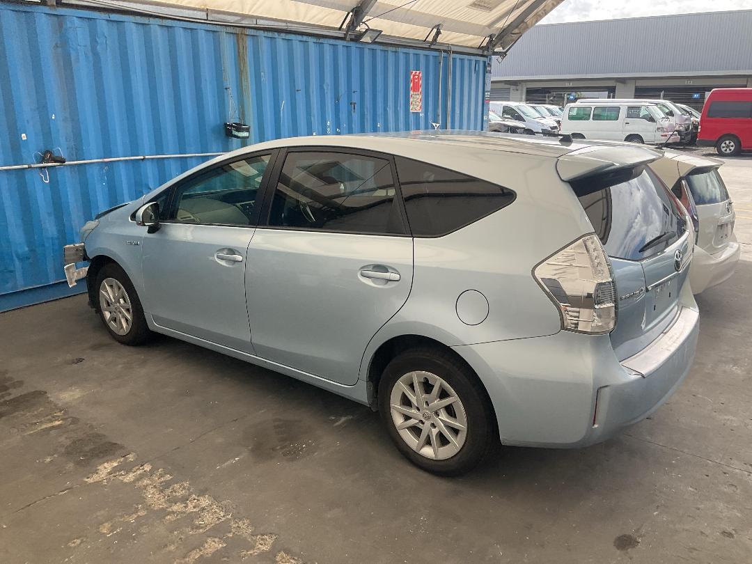 Photo '8' of Toyota Prius Alpha Hybrid Photo '8' of Toyota Prius Alpha Hybrid