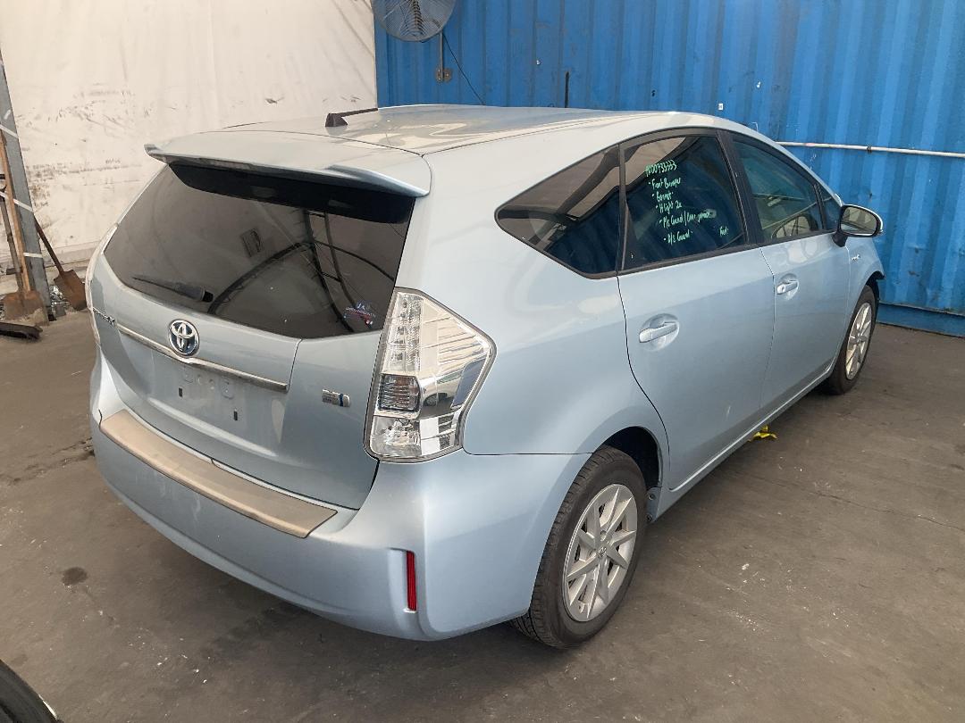 Photo '11' of Toyota Prius Alpha Hybrid Photo '11' of Toyota Prius Alpha Hybrid