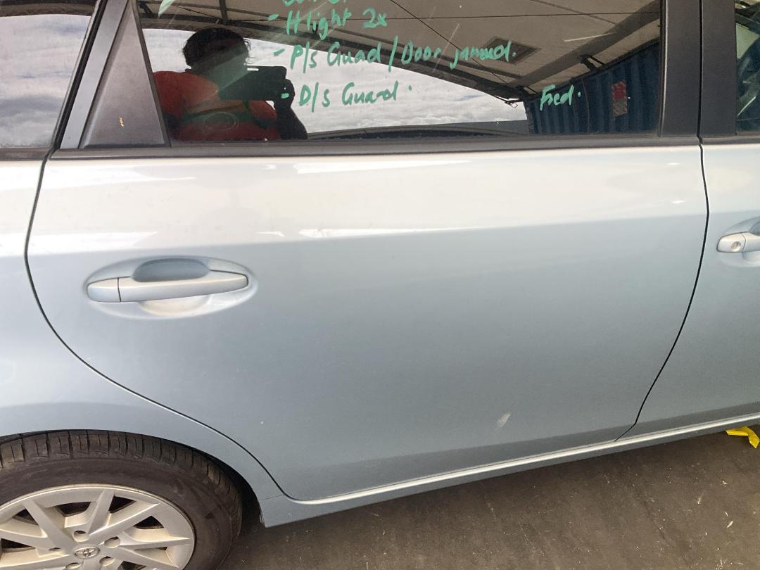 Photo '13' of Toyota Prius Alpha Hybrid Photo '13' of Toyota Prius Alpha Hybrid