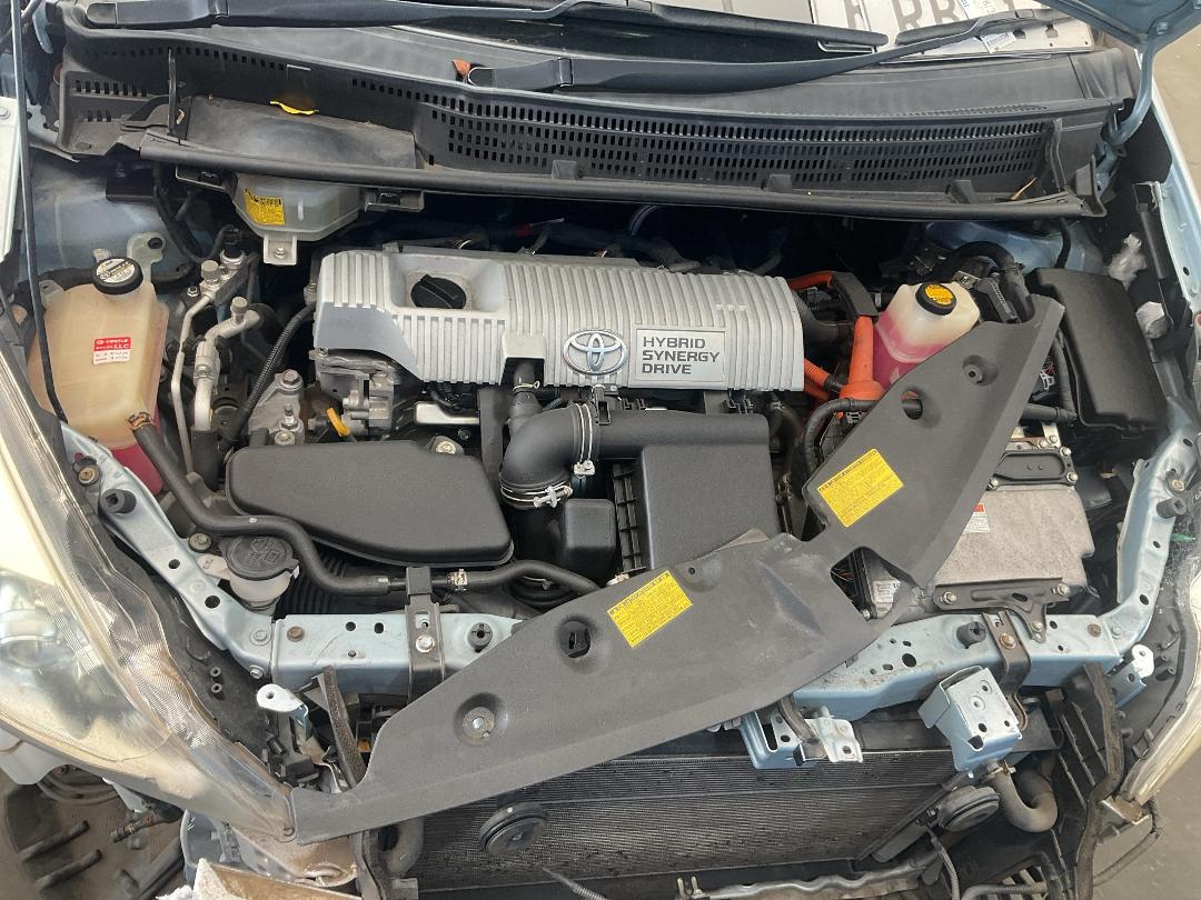 Photo '14' of Toyota Prius Alpha Hybrid Photo '14' of Toyota Prius Alpha Hybrid