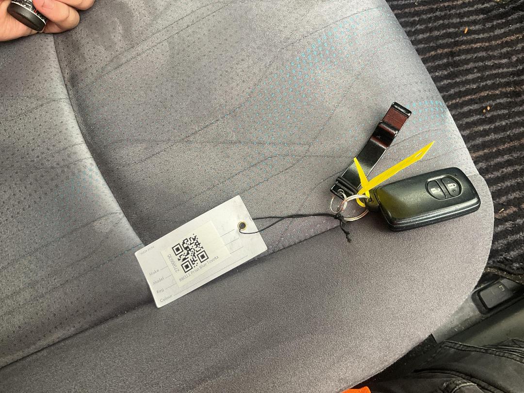 Photo '17' of Toyota Prius Alpha Hybrid Photo '17' of Toyota Prius Alpha Hybrid