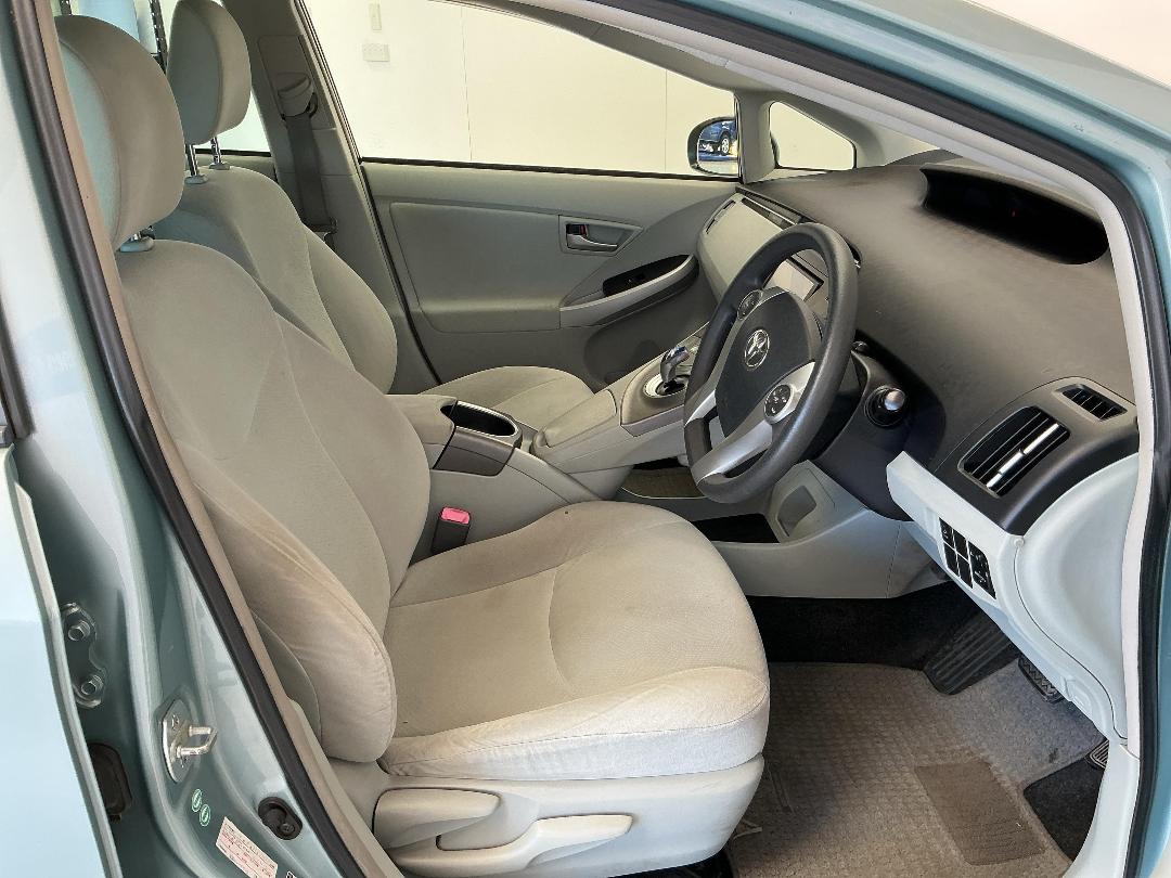 Photo '16' of Toyota Prius