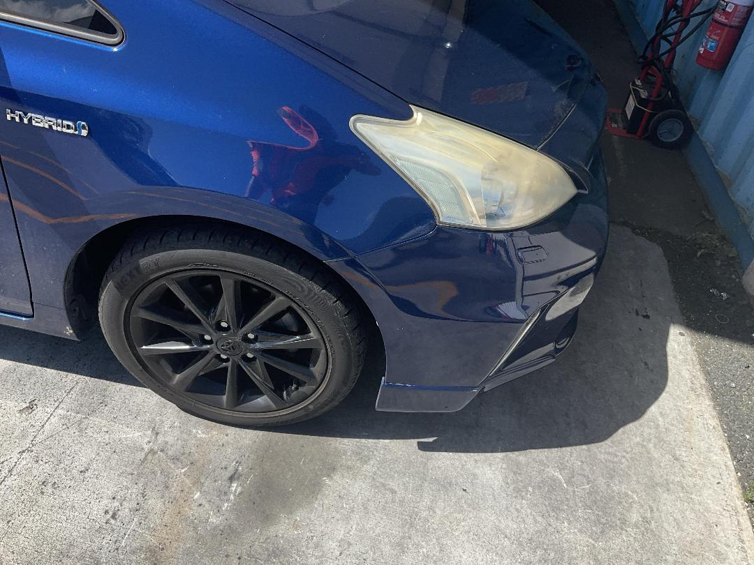 Photo '4' of Toyota Prius Alpha Hybrid Photo '4' of Toyota Prius Alpha Hybrid