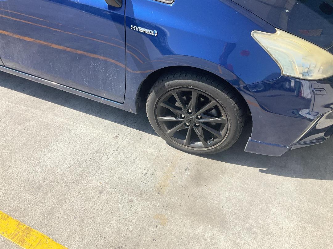 Photo '2' of Toyota Prius Alpha Hybrid Photo '2' of Toyota Prius Alpha Hybrid