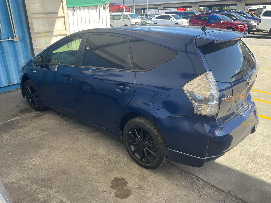 Photo '8' of Toyota Prius Alpha Hybrid Photo '8' of Toyota Prius Alpha Hybrid