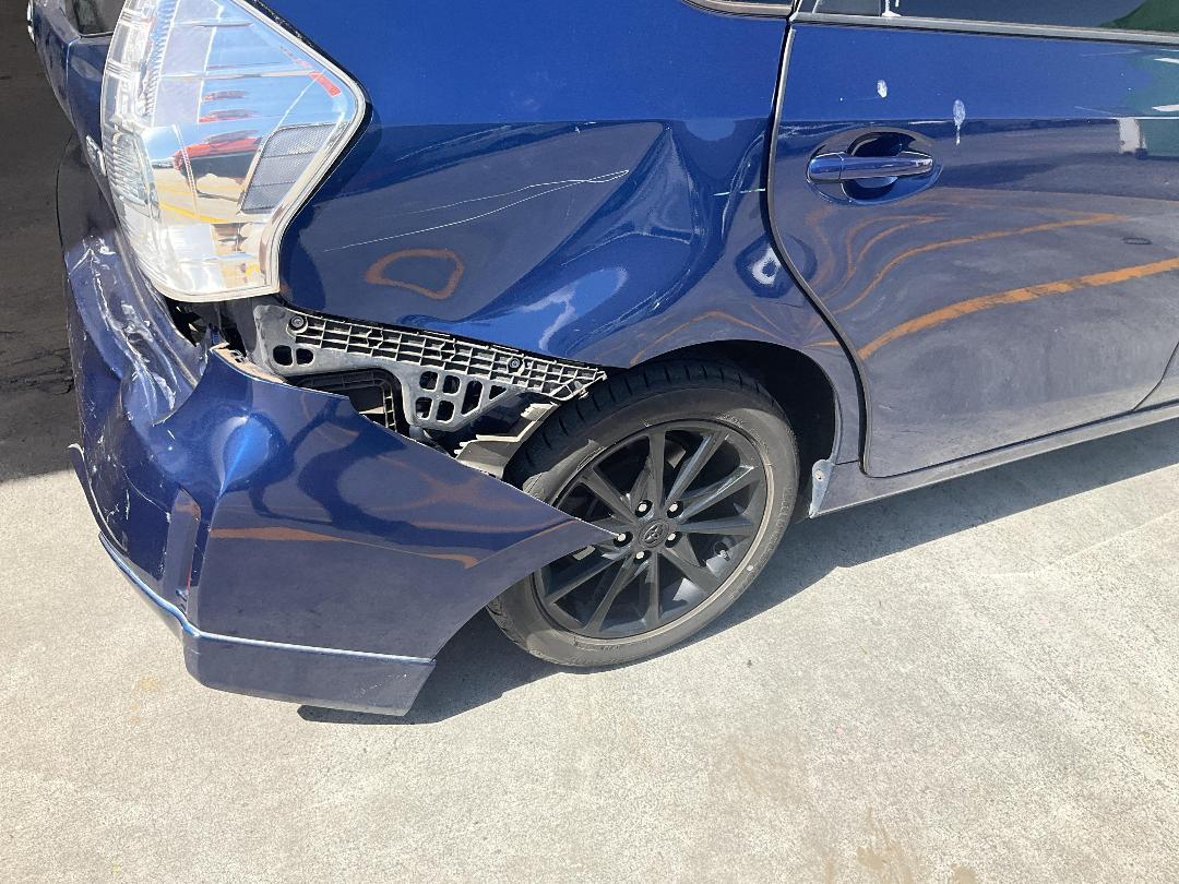 Photo '12' of Toyota Prius Alpha Hybrid Photo '12' of Toyota Prius Alpha Hybrid