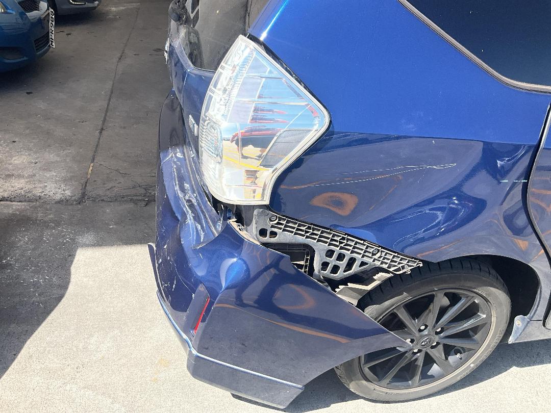 Photo '13' of Toyota Prius Alpha Hybrid Photo '13' of Toyota Prius Alpha Hybrid