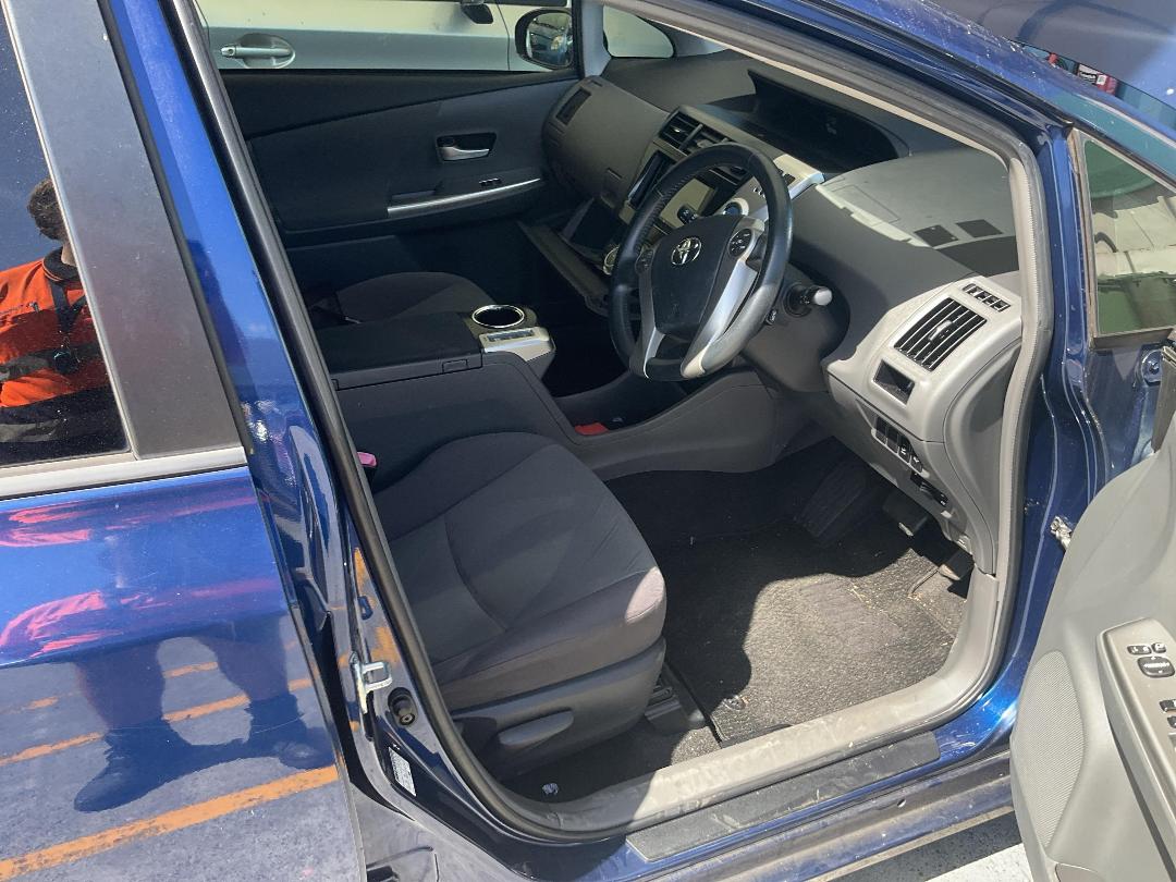 Photo '19' of Toyota Prius Alpha Hybrid Photo '19' of Toyota Prius Alpha Hybrid