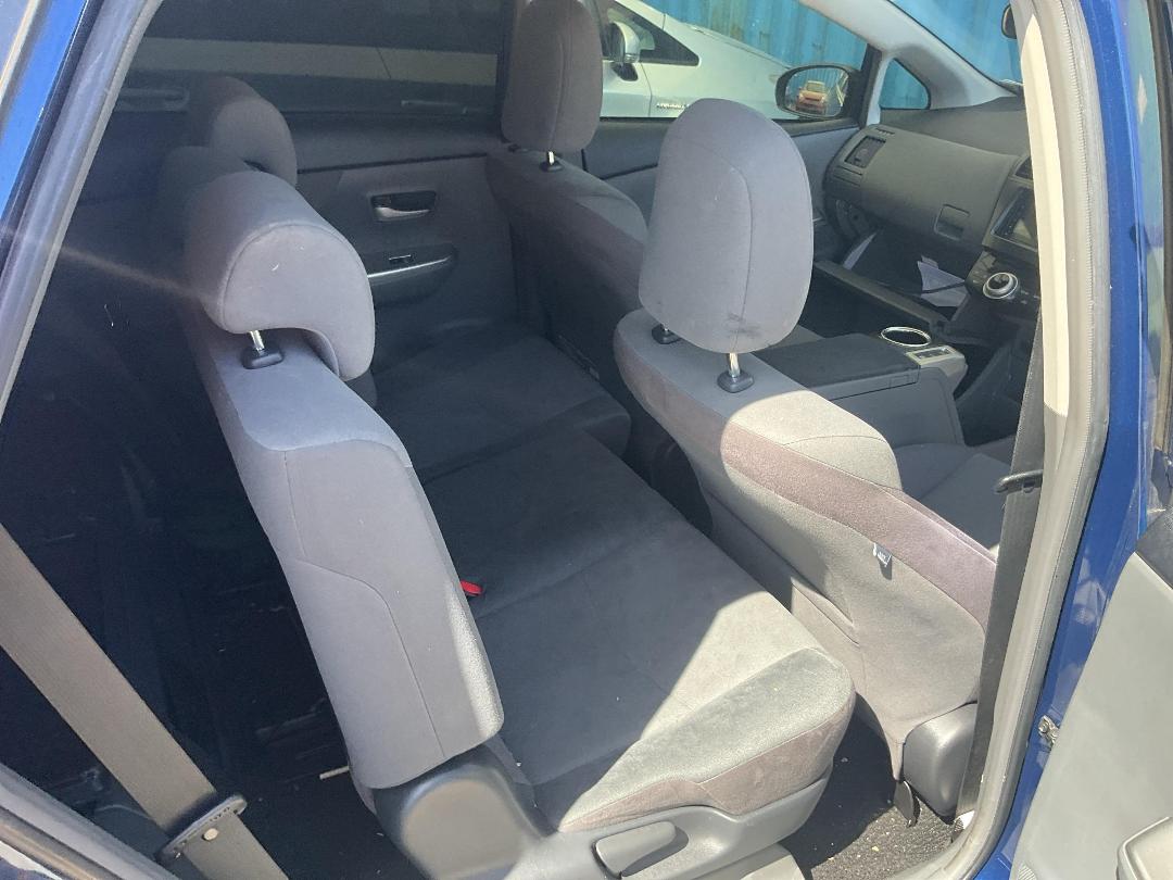 Photo '20' of Toyota Prius Alpha Hybrid Photo '20' of Toyota Prius Alpha Hybrid