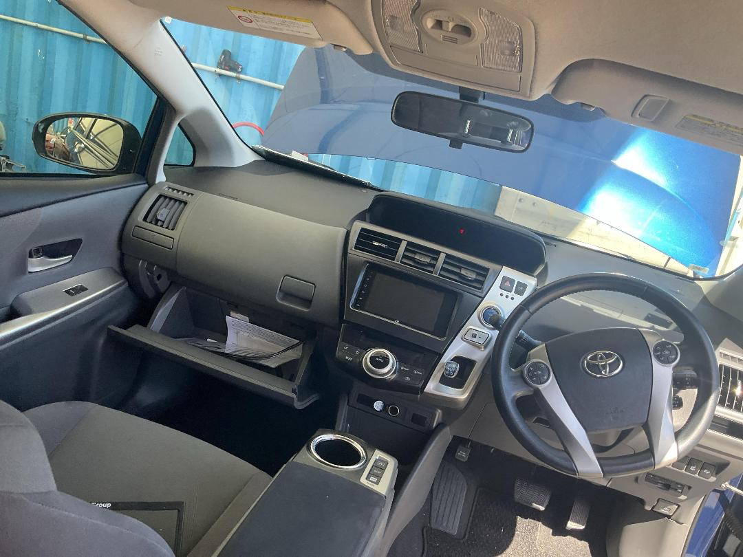 Photo '21' of Toyota Prius Alpha Hybrid Photo '21' of Toyota Prius Alpha Hybrid