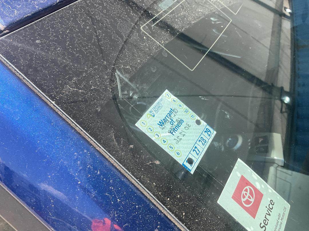 Photo '23' of Toyota Prius Alpha Hybrid Photo '23' of Toyota Prius Alpha Hybrid