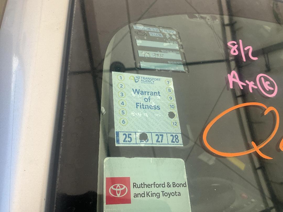 Photo '12' of Toyota Prius Photo '12' of Toyota Prius