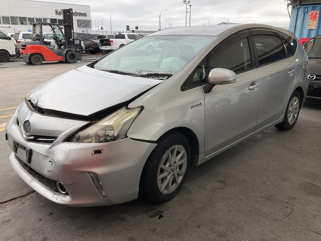 Photo '8' of Toyota Prius Alpha