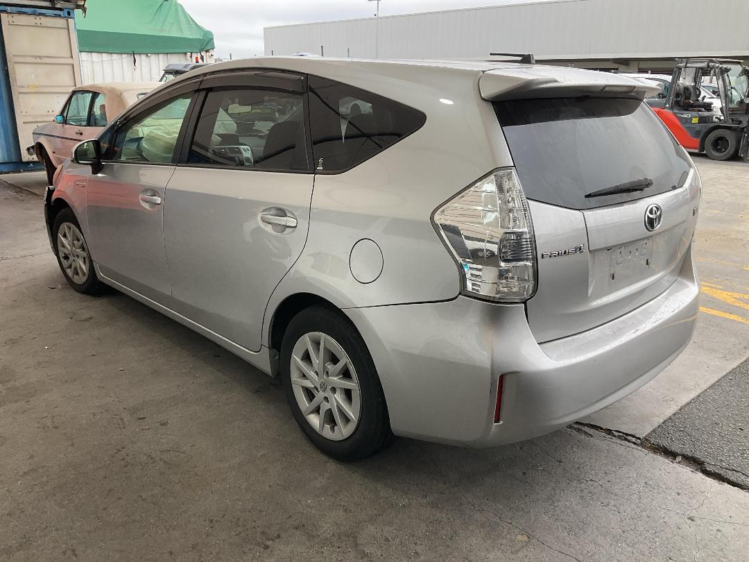 Photo '15' of Toyota Prius Alpha