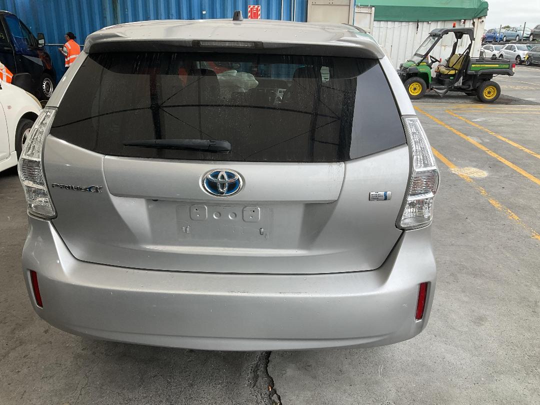 Photo '17' of Toyota Prius Alpha