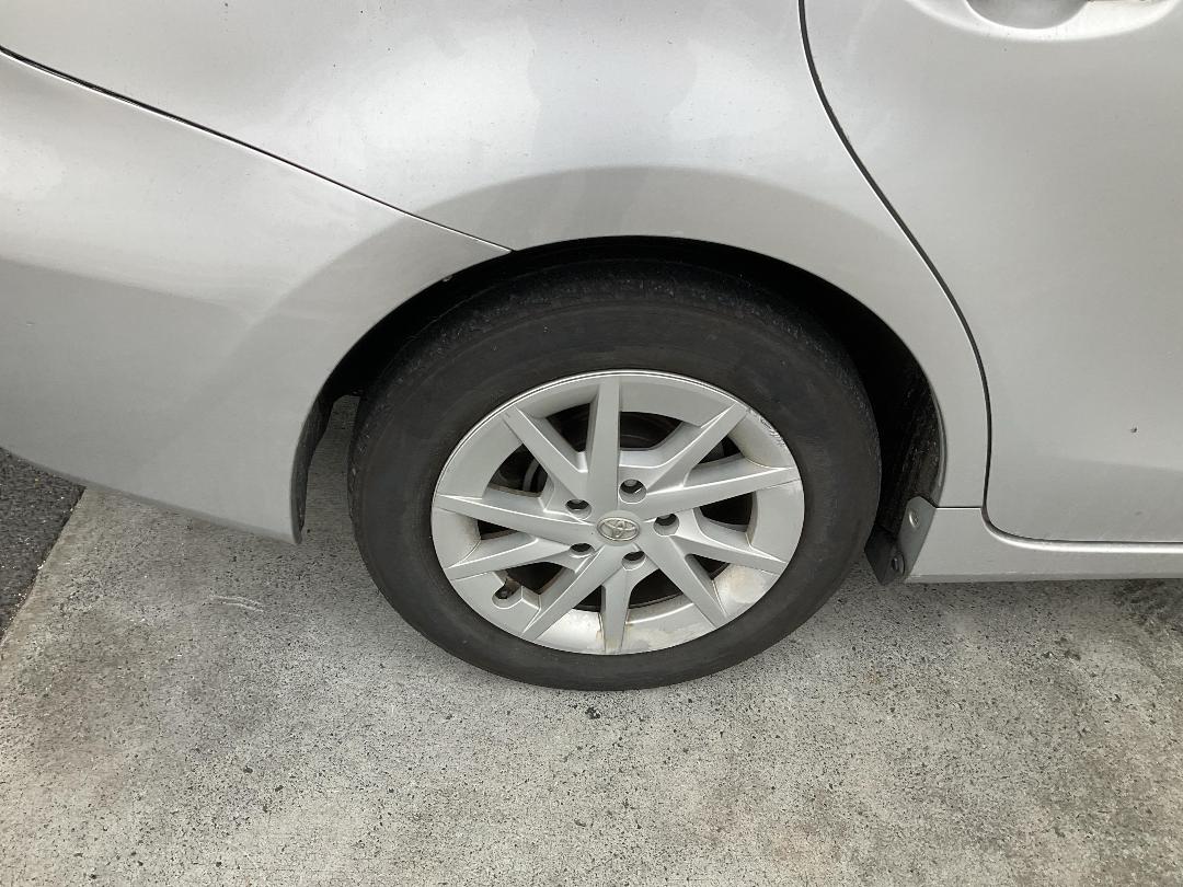 Photo '20' of Toyota Prius Alpha