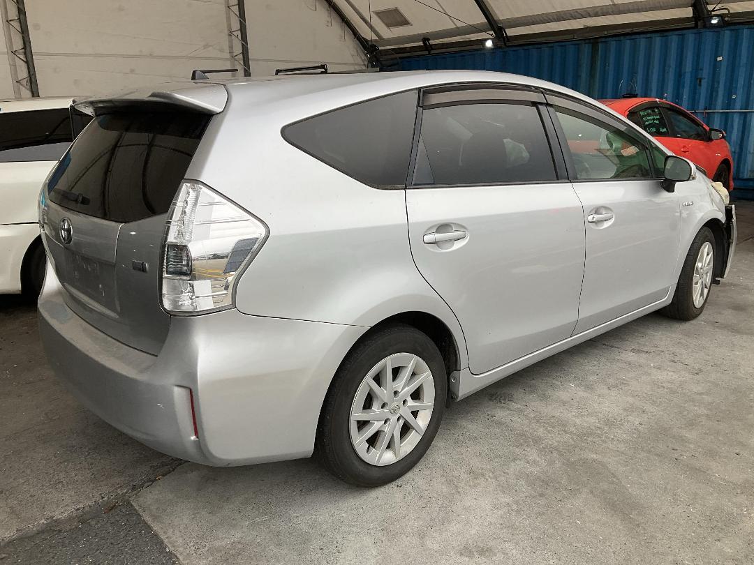 Photo '19' of Toyota Prius Alpha
