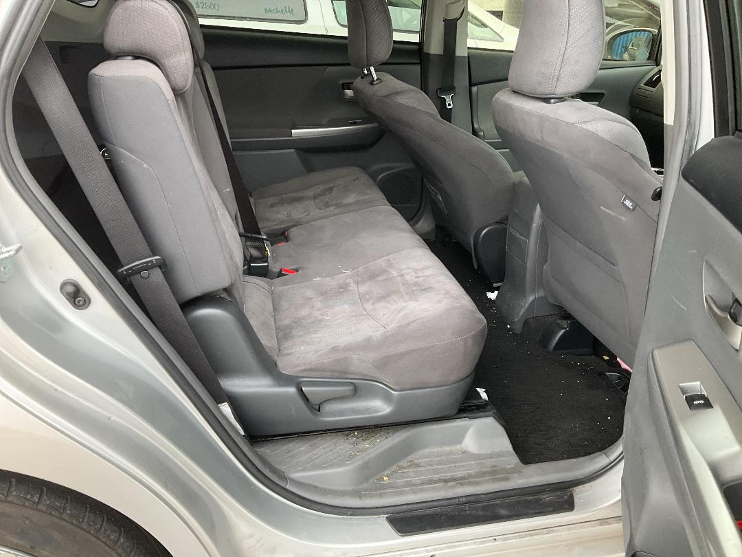 Photo '21' of Toyota Prius Alpha