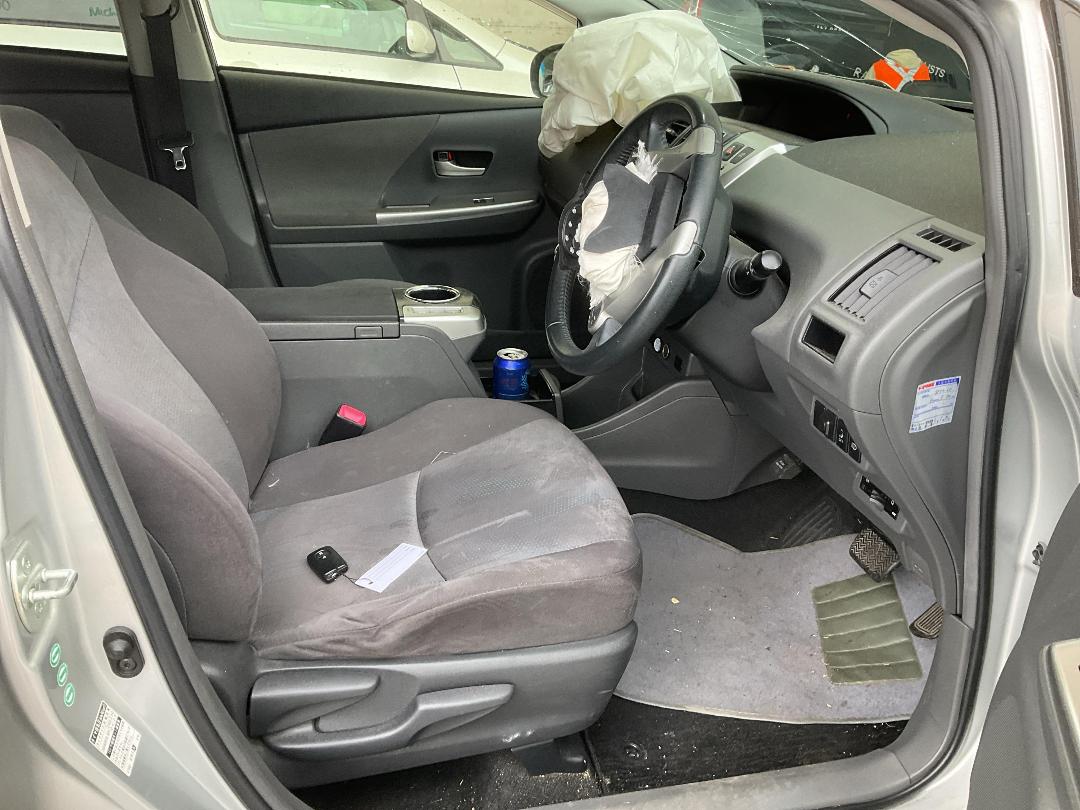 Photo '22' of Toyota Prius Alpha