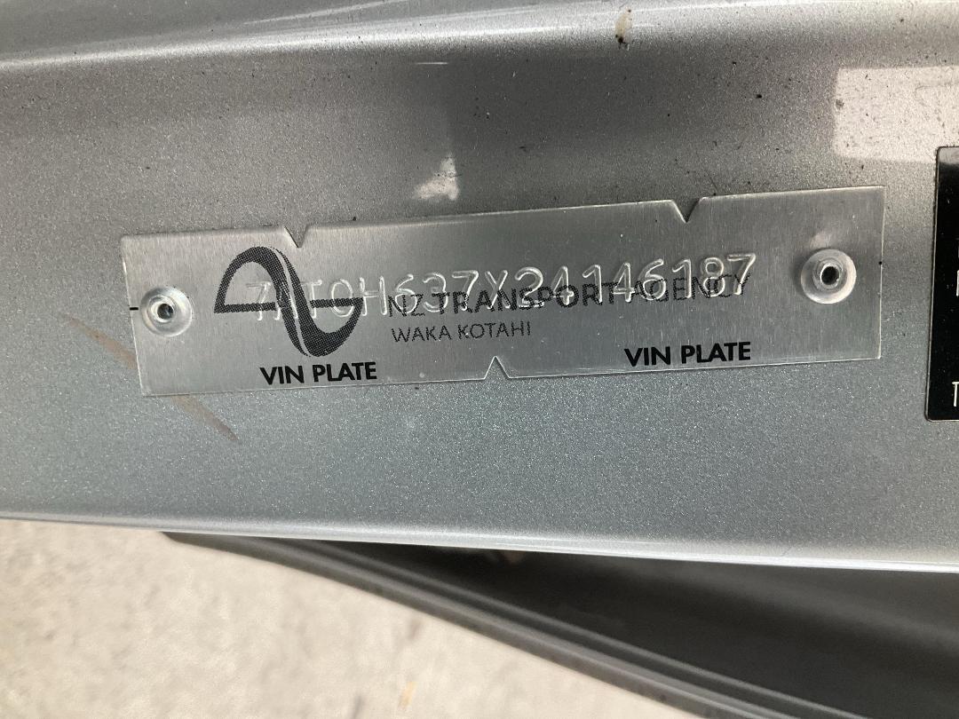 Photo '31' of Toyota Prius Alpha