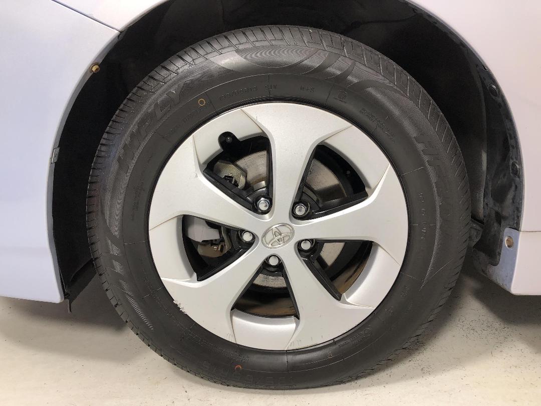 Photo '10' of Toyota Prius