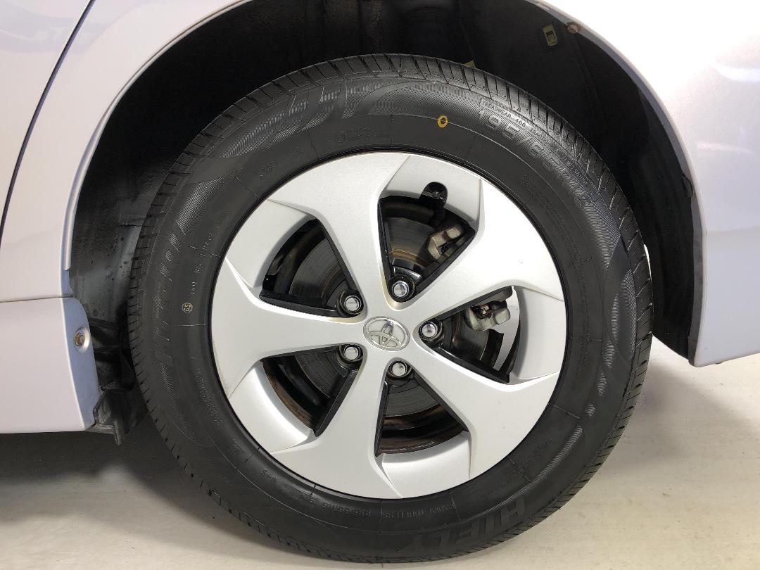 Photo '11' of Toyota Prius