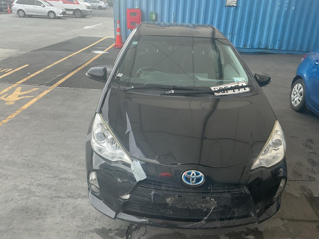 Photo '4' of Toyota Prius C