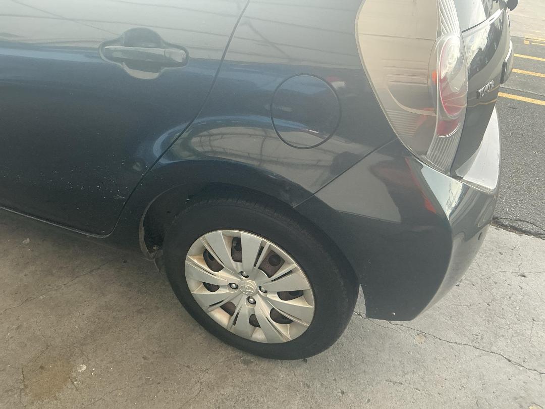 Photo '10' of Toyota Prius C