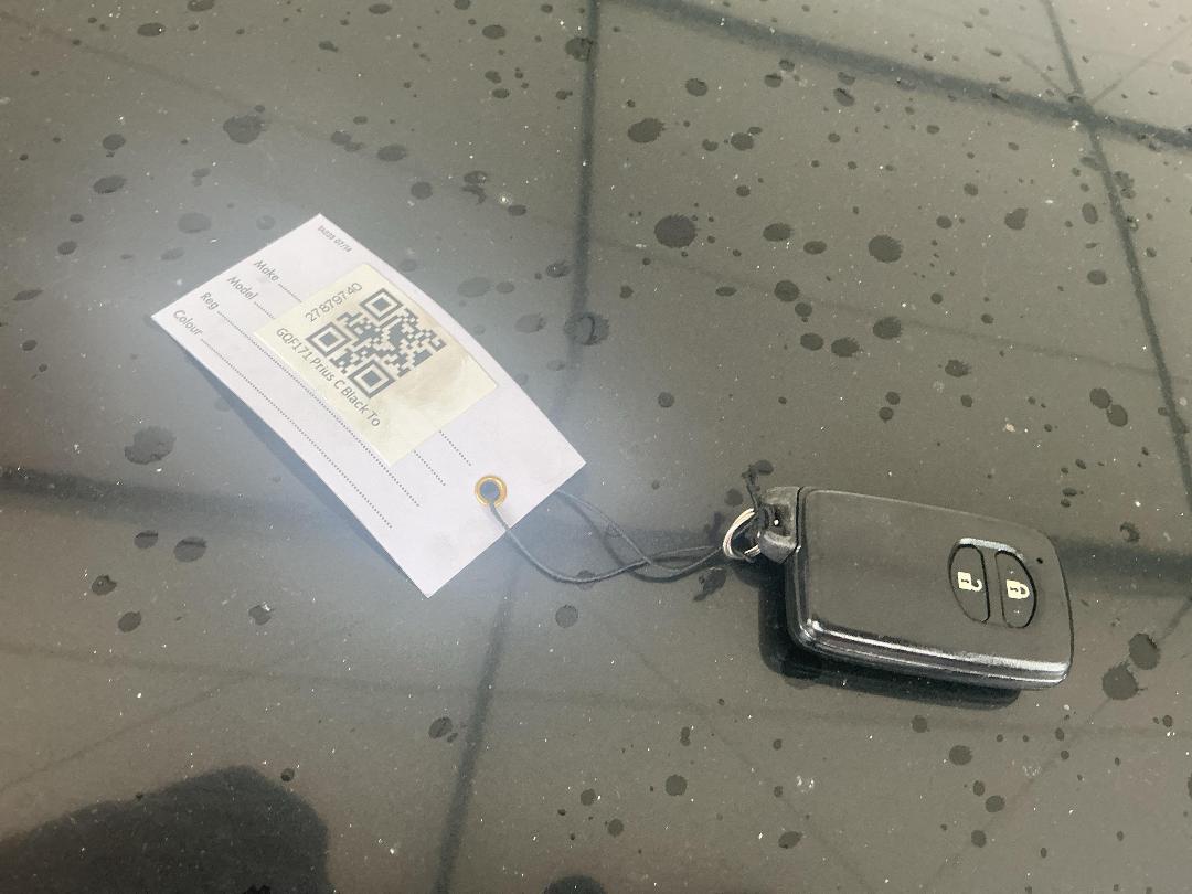 Photo '18' of Toyota Prius C