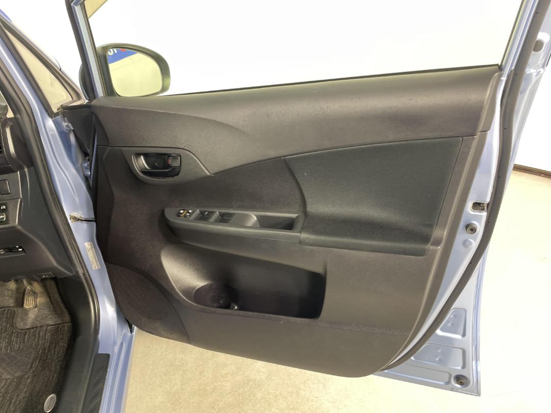 Photo '15' of Toyota Ractis Photo '15' of Toyota Ractis