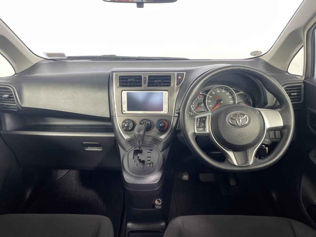 Photo '17' of Toyota Ractis Photo '17' of Toyota Ractis