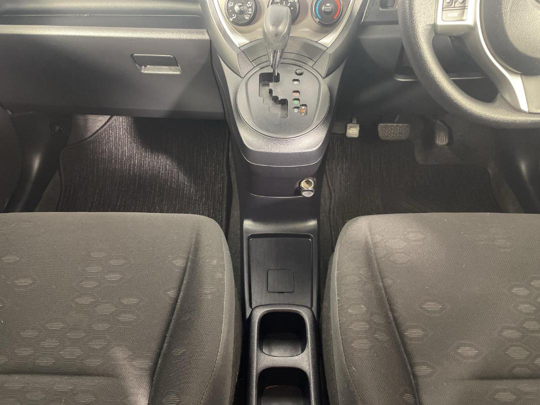 Photo '18' of Toyota Ractis Photo '18' of Toyota Ractis