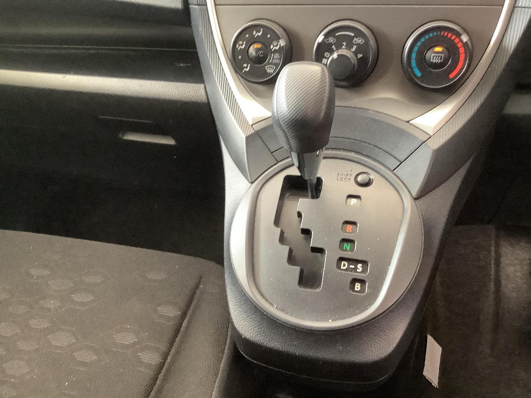 Photo '15' of Toyota Ractis Photo '15' of Toyota Ractis