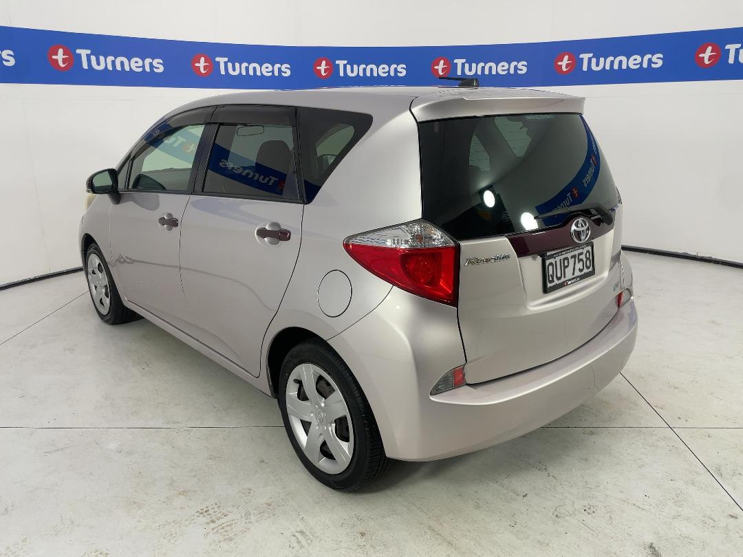 Photo '5' of Toyota Ractis Photo '5' of Toyota Ractis