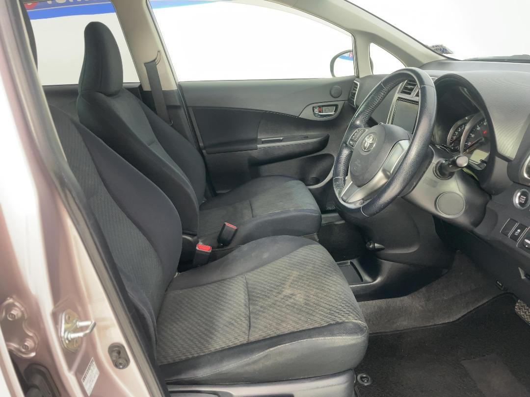 Photo '16' of Toyota Ractis Photo '16' of Toyota Ractis