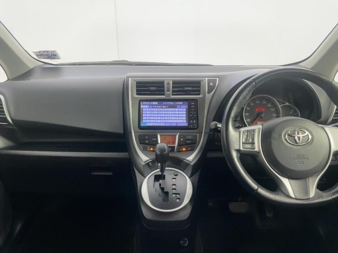 Photo '17' of Toyota Ractis Photo '17' of Toyota Ractis