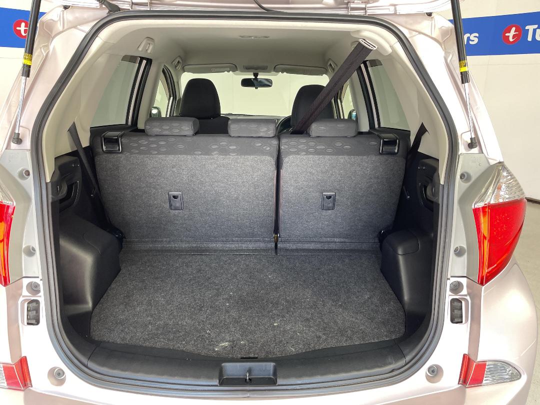 Photo '14' of Toyota Ractis