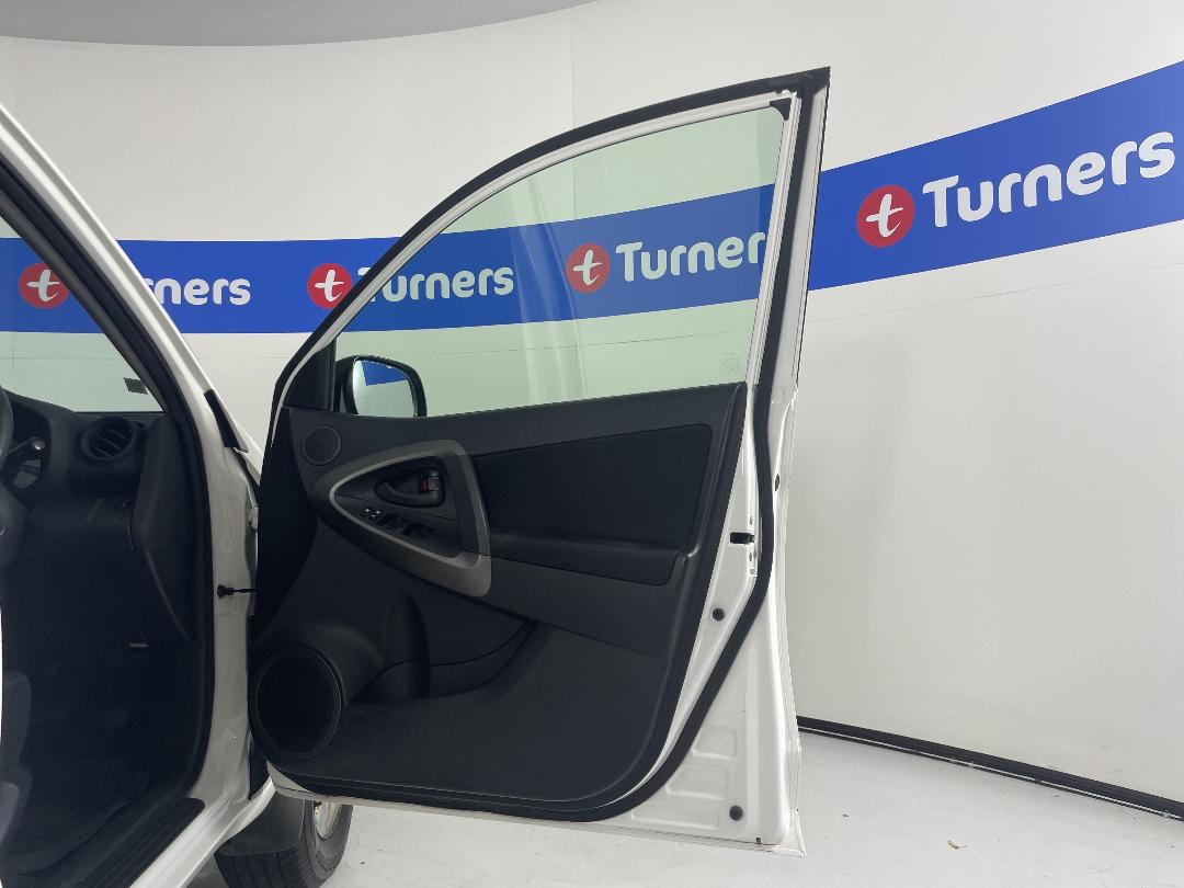 Photo '15' of Toyota Rav4 Photo '15' of Toyota Rav4