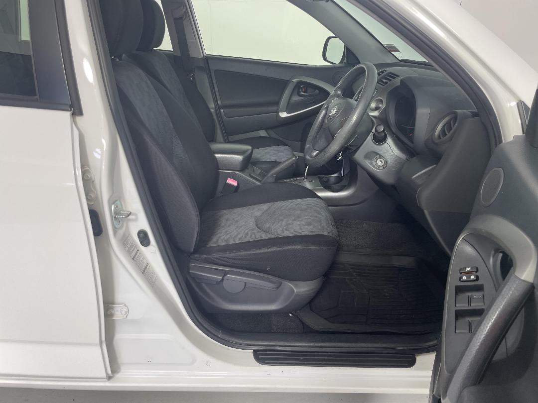 Photo '16' of Toyota Rav4 Photo '16' of Toyota Rav4