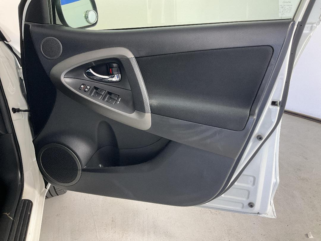 Photo '15' of Toyota Rav4 Photo '15' of Toyota Rav4