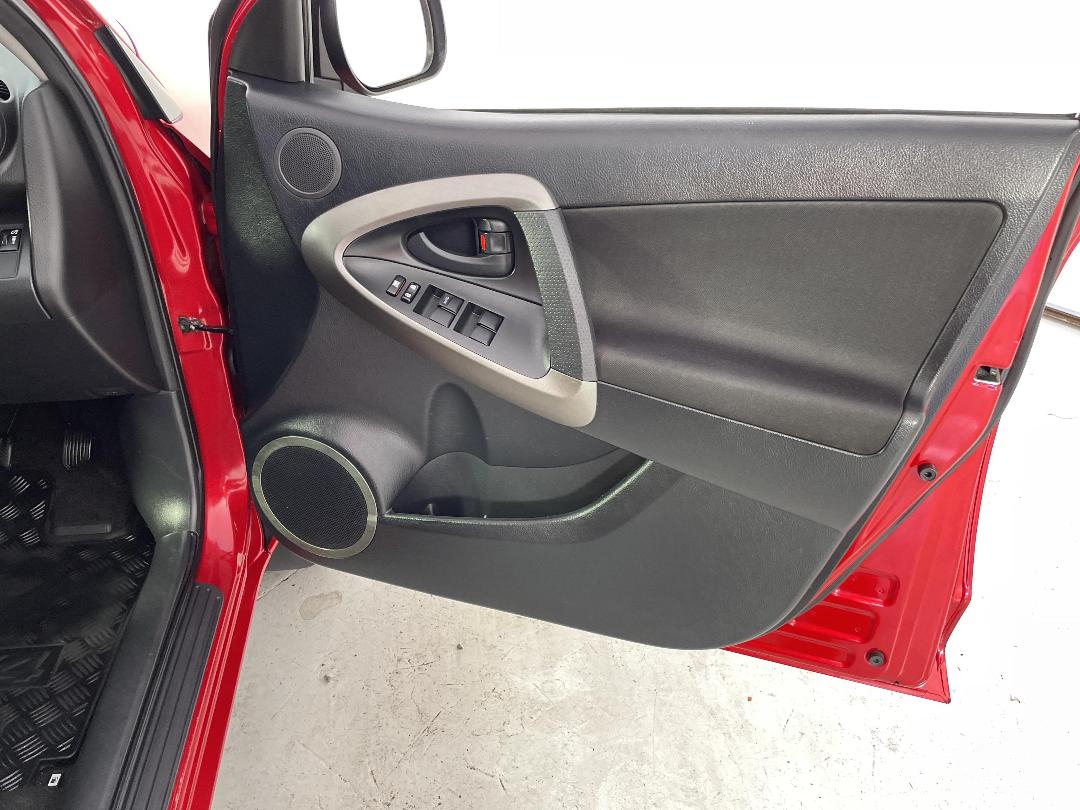 Photo '15' of Toyota Rav4 Photo '15' of Toyota Rav4