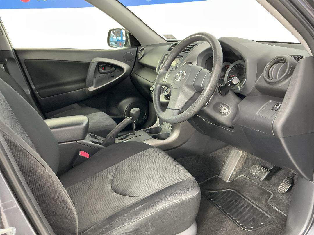 Photo '16' of Toyota Rav4