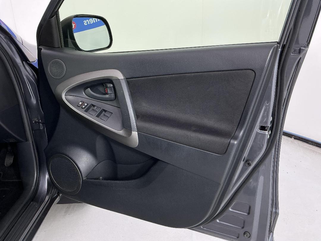 Photo '15' of Toyota Rav4