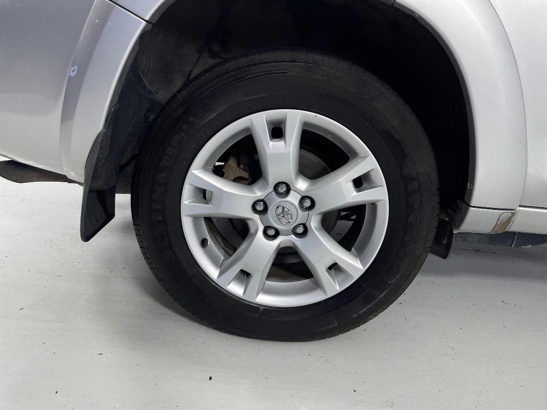 Photo '12' of Toyota Rav4