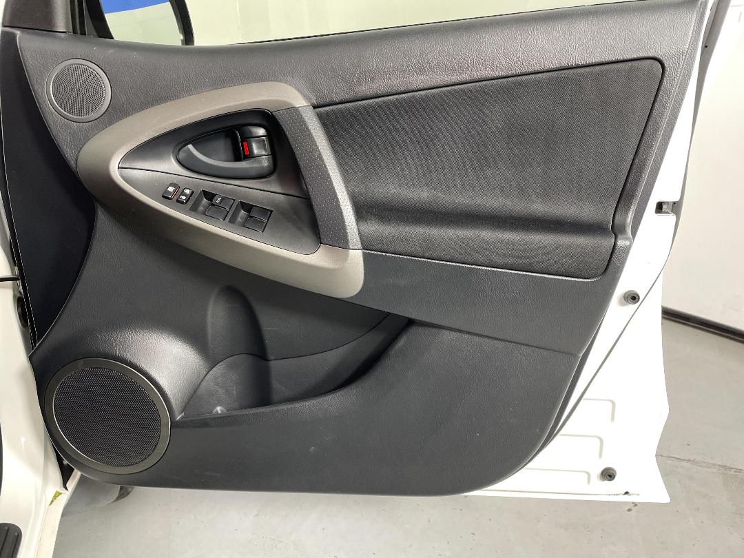 Photo '15' of Toyota Rav4