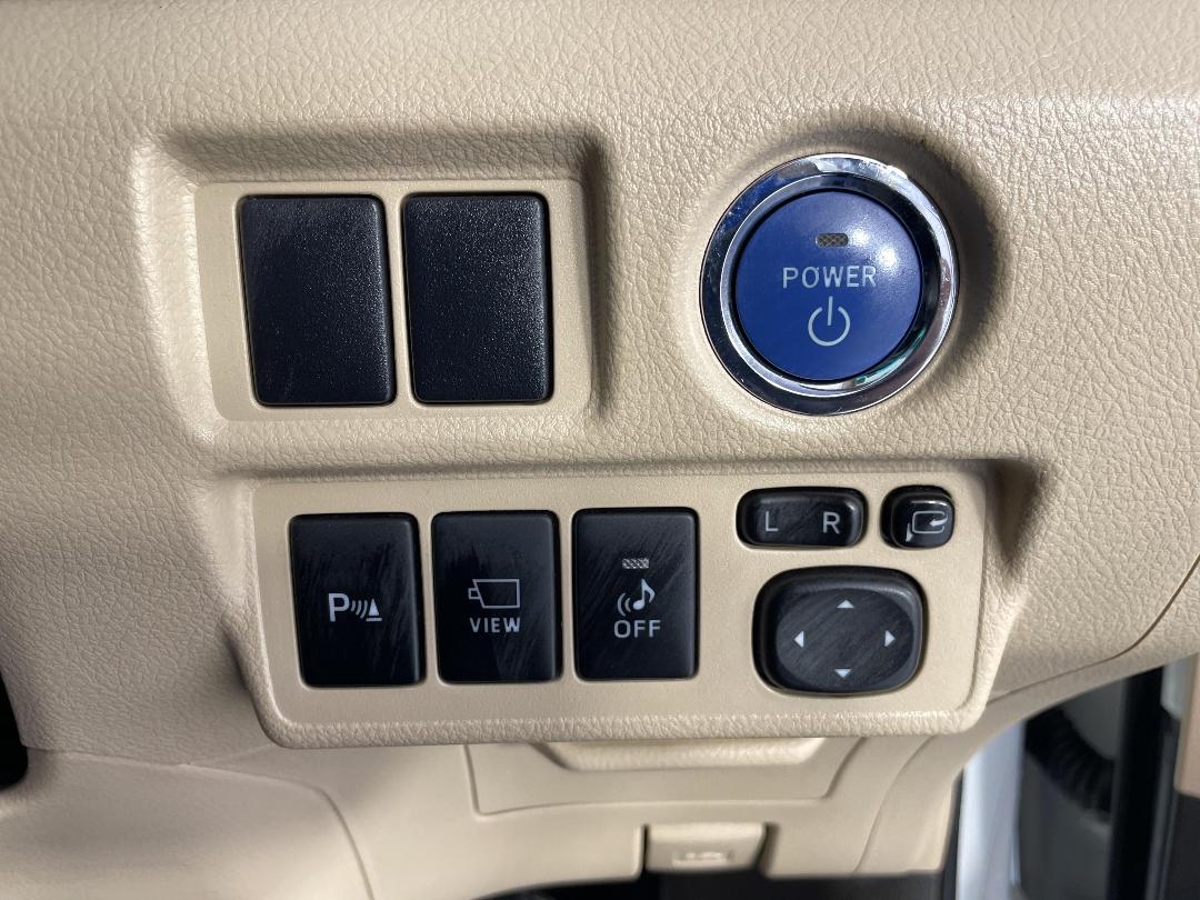 Photo '27' of Toyota SAI